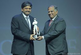 Maruti Ertiga Wins “Family Car Of The Year 2012” Award By TopGear India