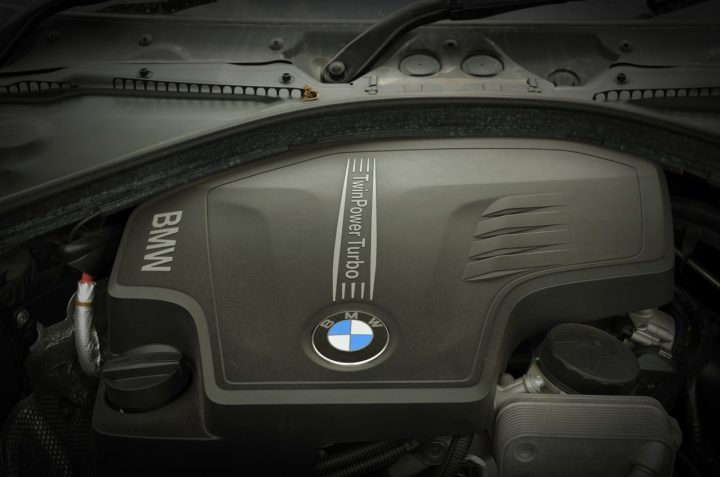 bmw-328i-sport-twin-power-petrol-engine-review-pics-1