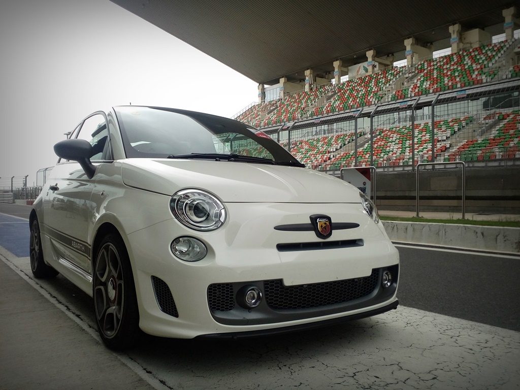 Fiat Abarth 595 Competizione India  Prices, Pics, Specs 