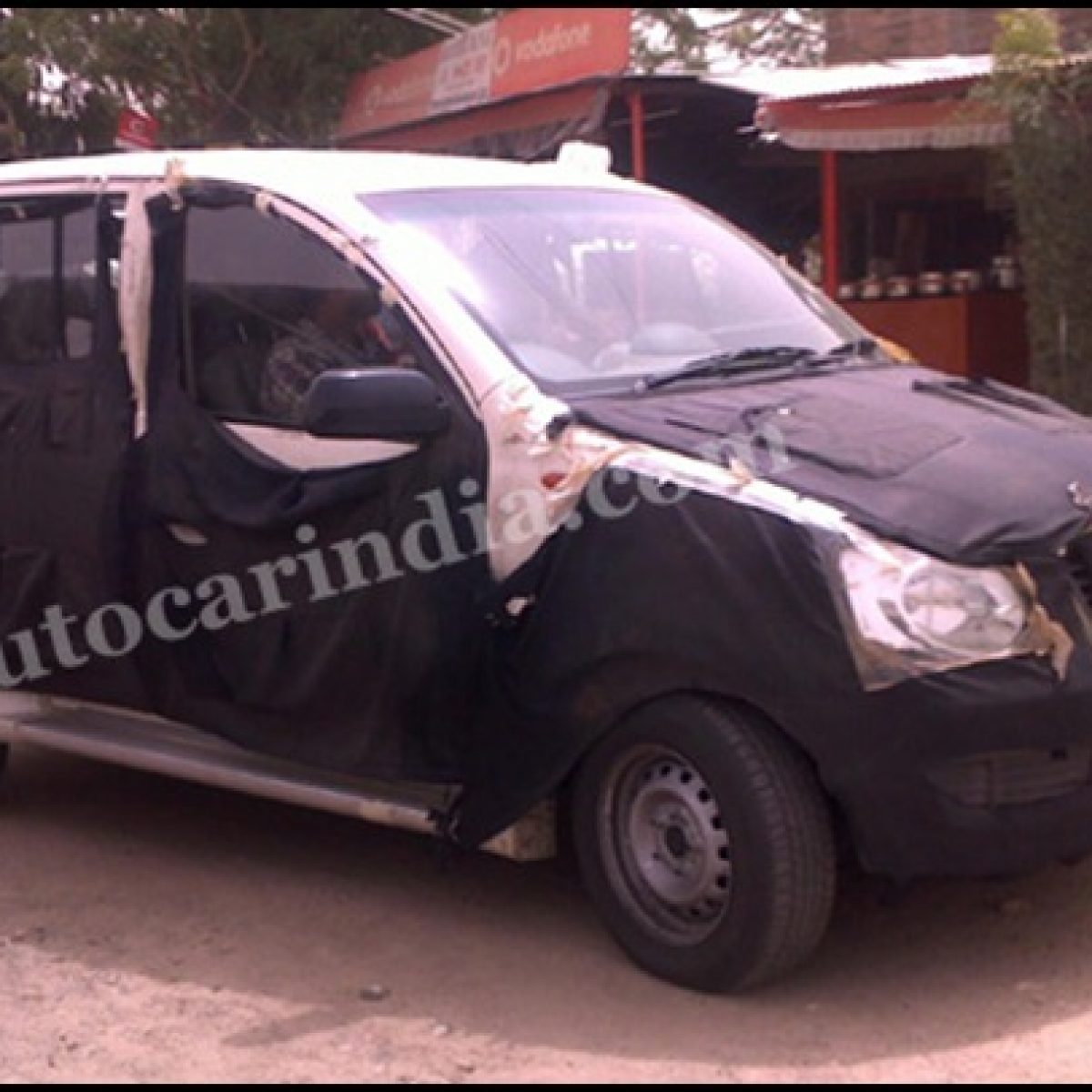 Compact Hatchback Of Mahindra Xylo Scoop Pictures Leaked