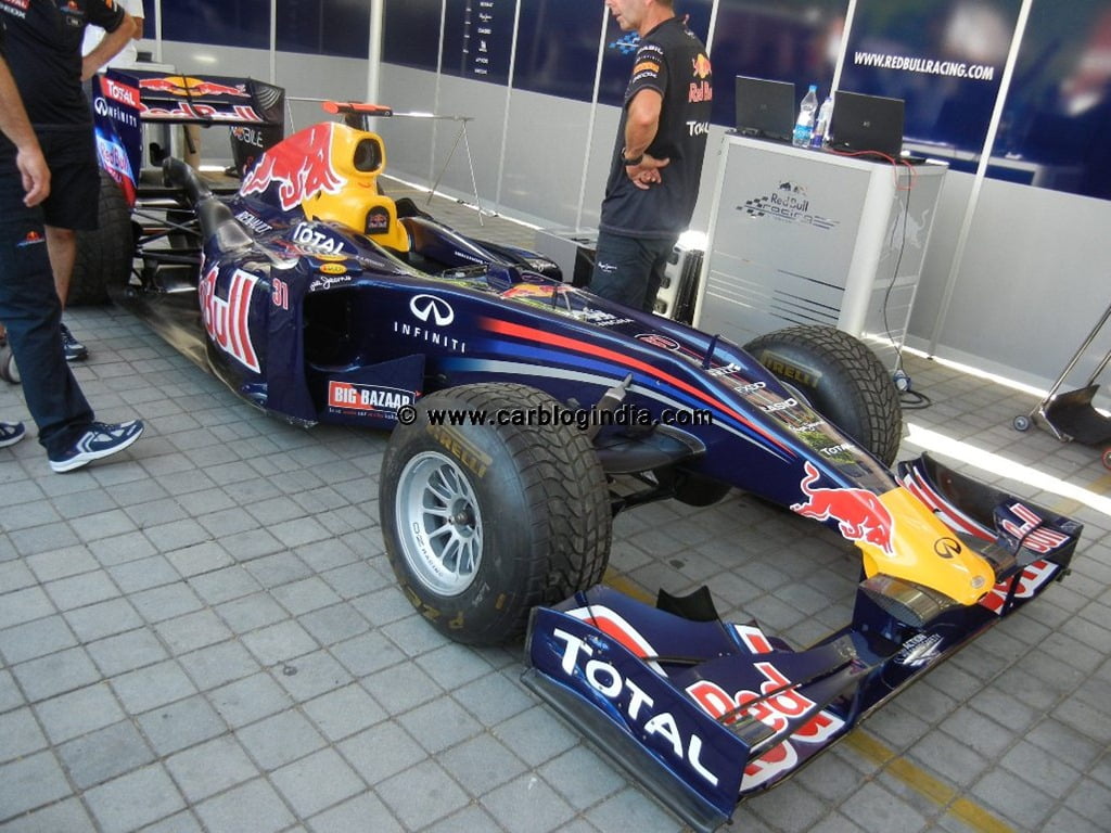 Red Bull F1 Racing Car Assembly And Street Run On Rajpath Delhi ...