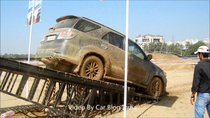 Toyota Fortuner Off Roading (3)