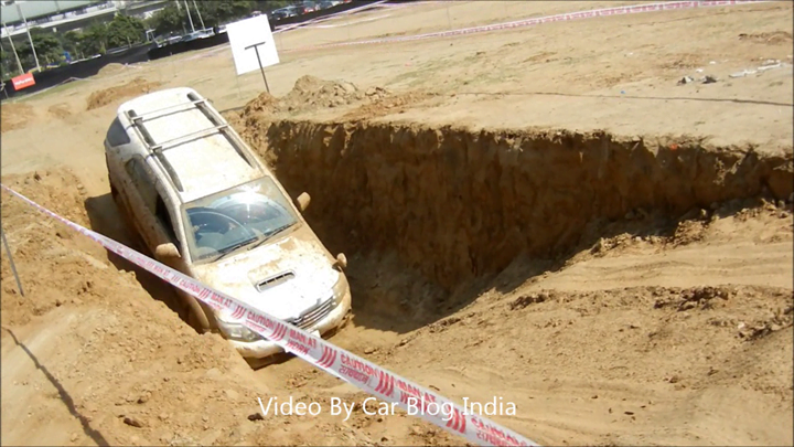 Toyota Fortuner Off Roading (5)