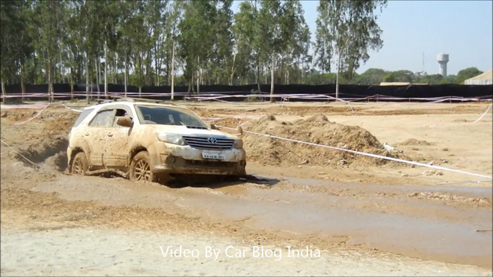 Toyota Fortuner Off Roading (7)