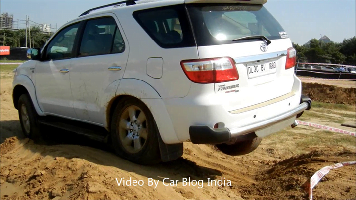 Toyota Fortuner Off Roading (9)