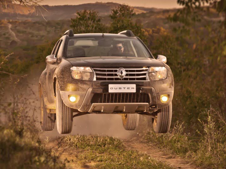 Renault duster in actionjpg