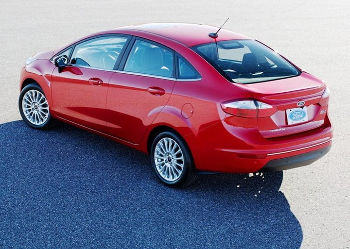 2013 Ford Fiesta Sedan (7)