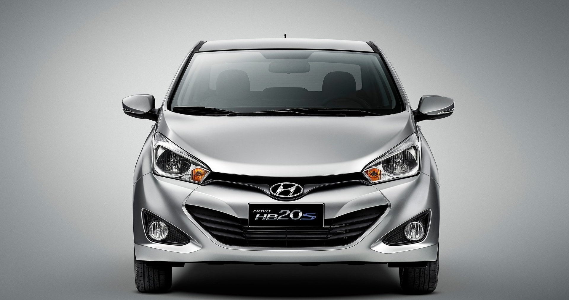 2013-Hyundai-HB20S-1