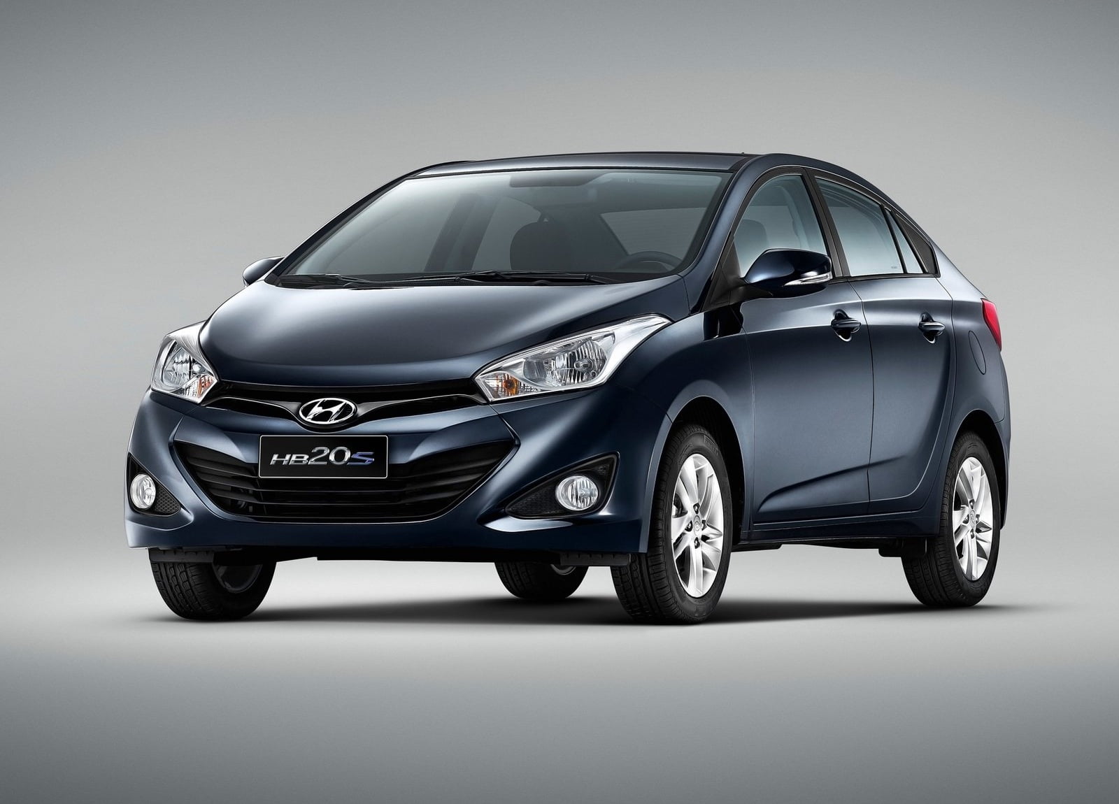 2013-Hyundai-HB20S-3