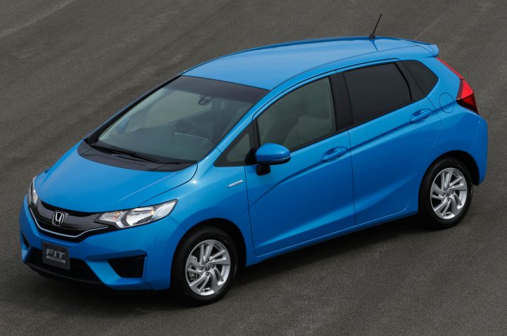 2014-Honda-Fit-front-three-quarters-view-blue