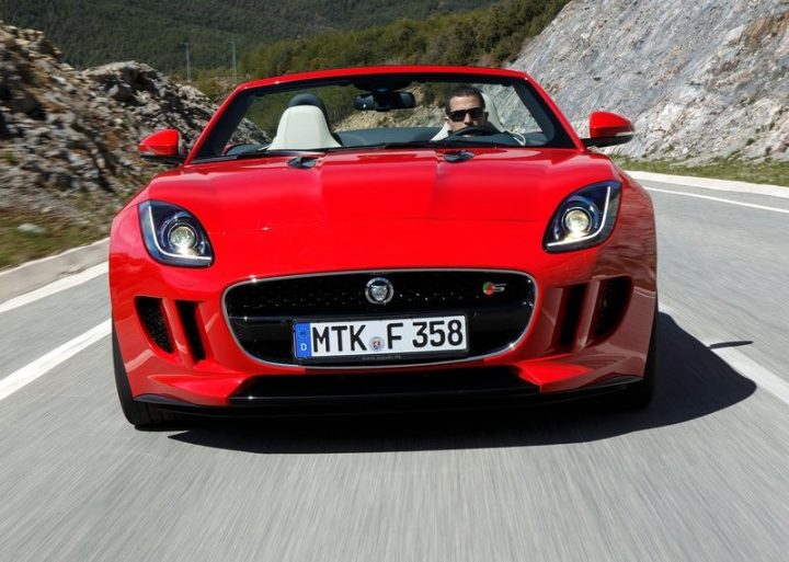 Jaguar-F-Type_V8_S_2014_800x600_wallpaper_64