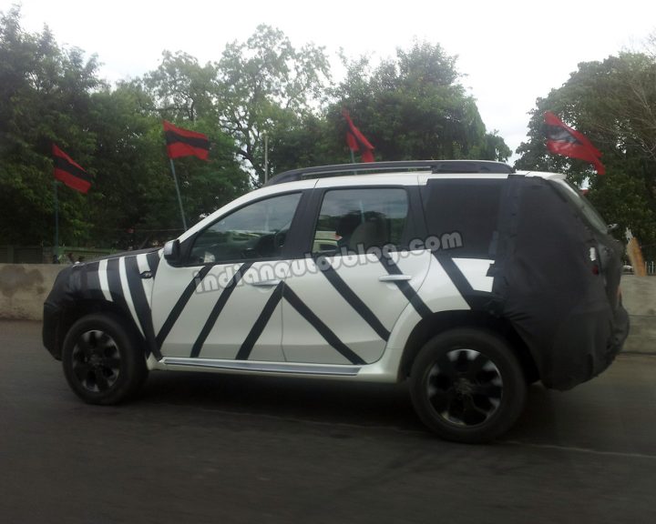 Nissan Terrano Side Spy Shot