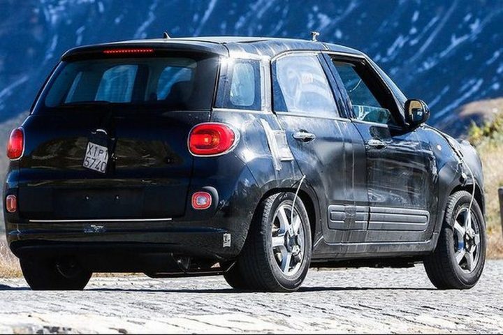 Jeep Compact SUV Side Rear