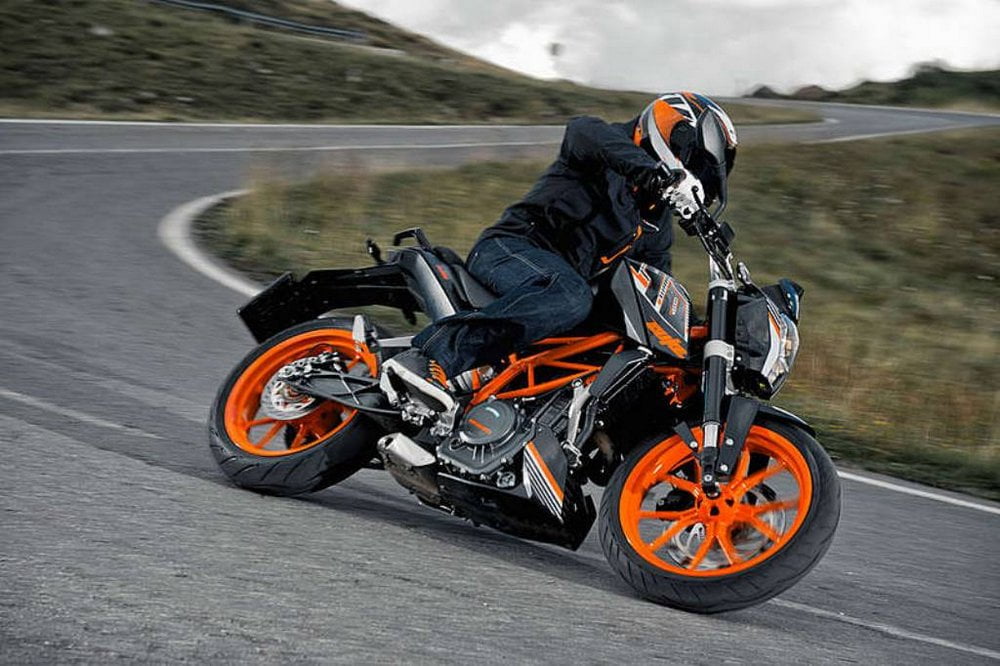 2014-KTM-Duke-390-all-black