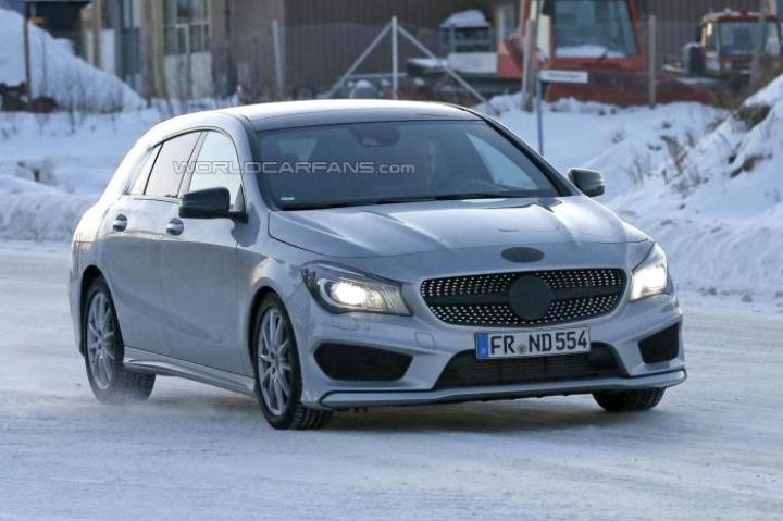 2015 Mercedes-Benz CLA-Class Spy Shot Front Right Quarter