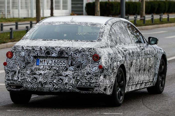 2016 BMW 7-Series Spy Shot Rear Right Quarter