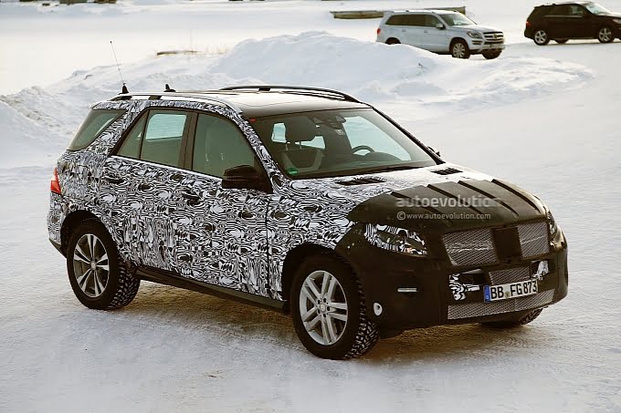 2015 Mercedes-Benz M-Class Front Right Quarter Static Spy Shot