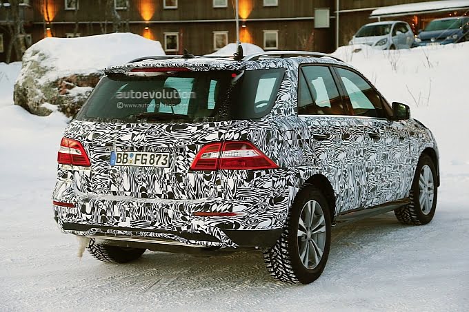 2015 Mercedes-Benz M-Class Rear Right Quarter Static Spy Shot