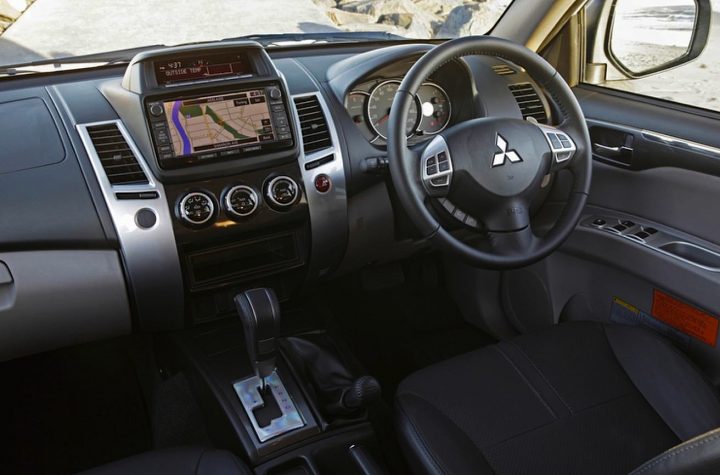 mitsubishi-Pajero-Sport-interiors