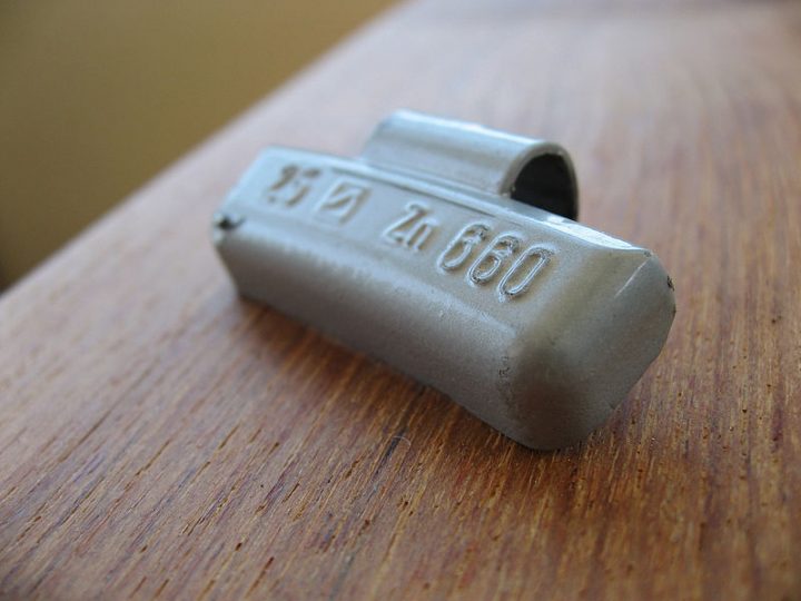 Zinc tyre weight