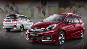 Honda Mobilio RS Front Left and Rear Right