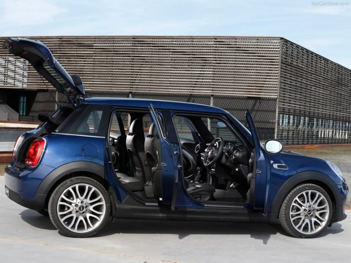 Mini-Cooper_5-door_2015_800x600_wallpaper_4e