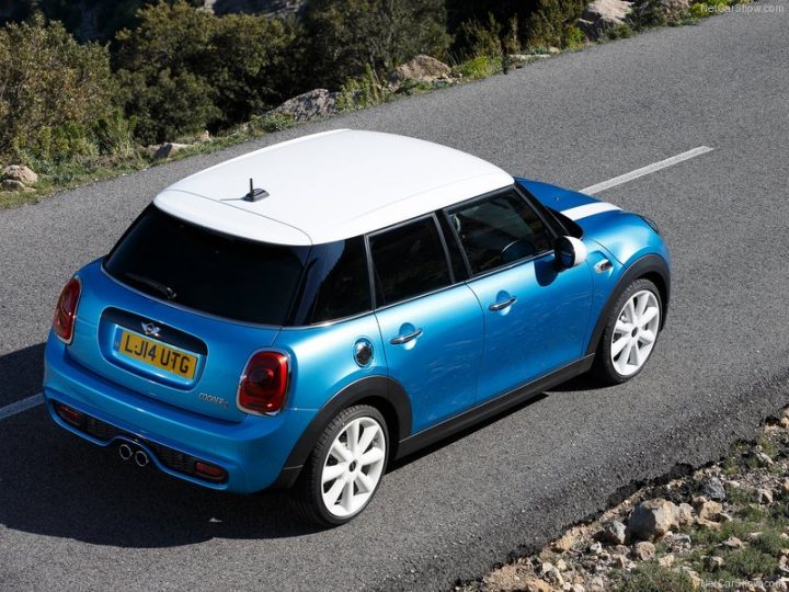 Mini-Cooper_5-door_2015_800x600_wallpaper_55