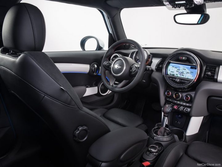 Mini-Cooper_5-door_2015_800x600_wallpaper_99