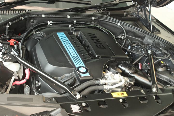 BMW ActiveHybrid 7 Engine Bay