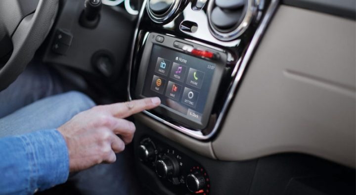 Renault-Lodgy-touchscreen-infotainment-system