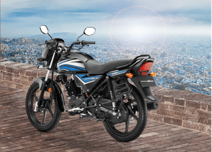 2016 honda dream neo official image rear angle