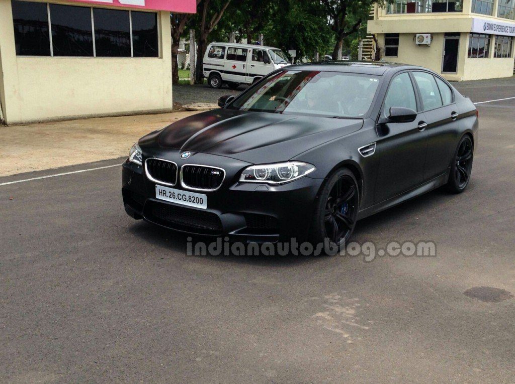 BMW-M5-facelift-front-three-quarters-right-in-India-1024x765 - CarBlogIndia