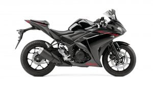 2015-Yamaha-YZF-R320-EU-Midnight-Black-Studio-006