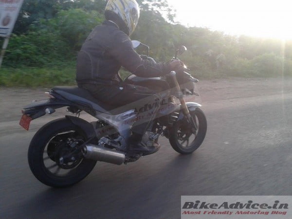 Mahindra-Mojo-Spy-Pics-Black-India-2-600x450