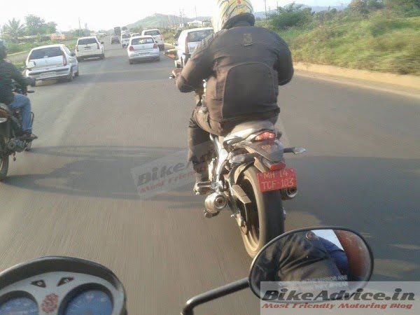 Mahindra-Mojo-Spy-Pics-Black-India-3-600x450