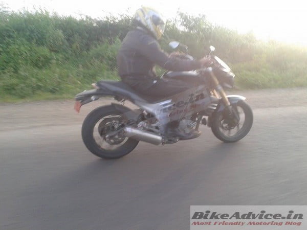 Mahindra-Mojo-Spy-Pics-Black-India-4-600x450