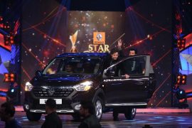 renault-lodgy-star-guild-awards-hritik-roshan