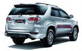 toyota-fortuner-2.5-trd-sportivo-rear