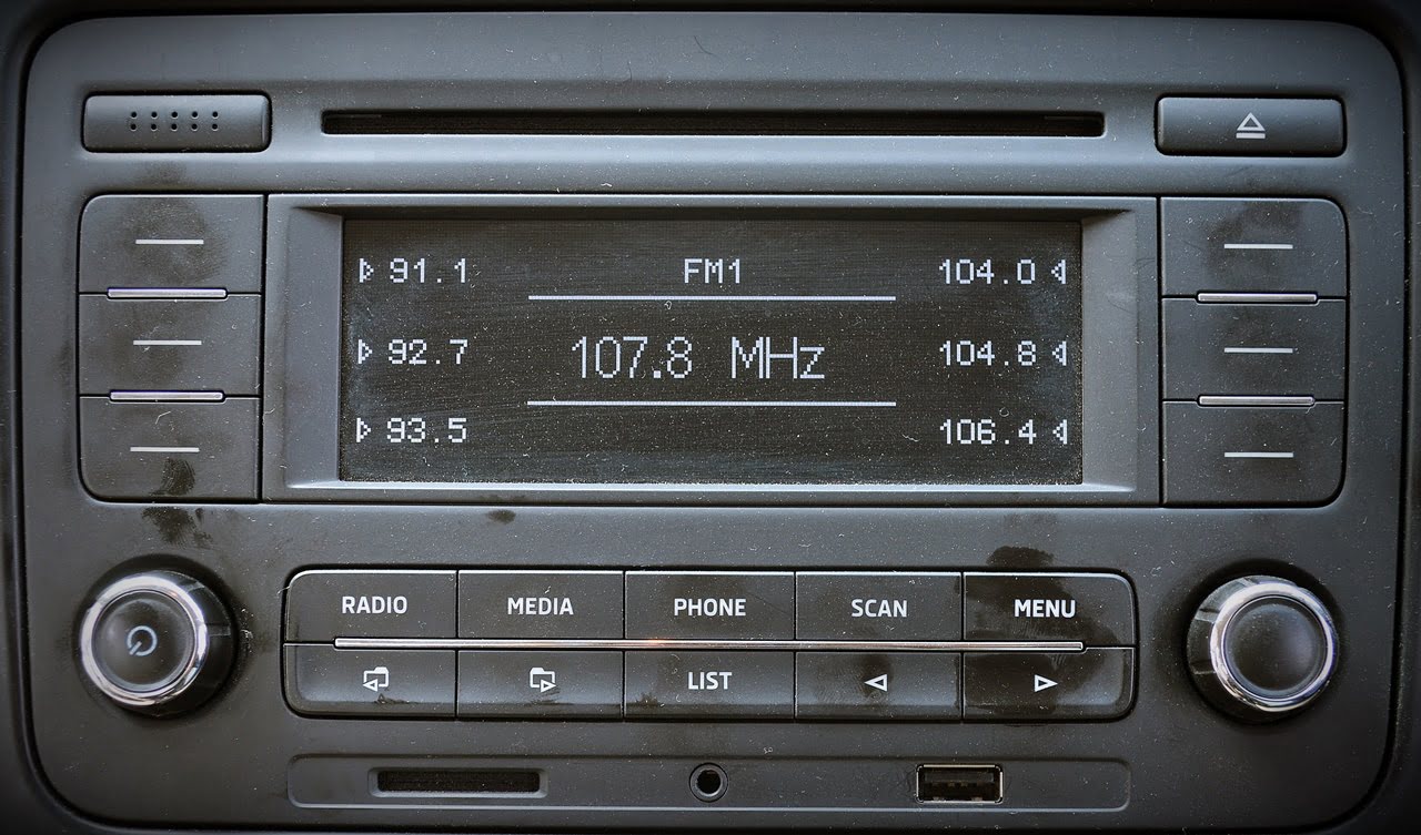 skodarapidaudiosystem CarBlogIndia