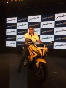 Bajaj pulsar rs 200 pics front image 4