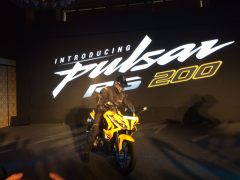 Bajaj pulsar rs 200 pics front image 4