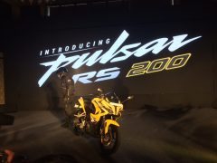 Bajaj pulsar rs 200 pics front image 4