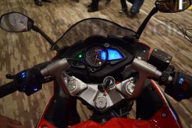 bajaj-pulsar-rs-200-red-speedo