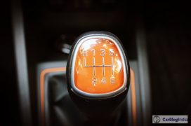 hyundai-i20-active-interior-gear-knob-orange