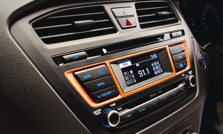 i20 Active centre console