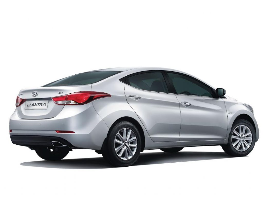 2015-model-hyundai-elantra-rear-pics