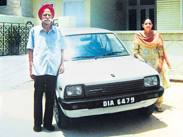 Proud owners of the First Maruti 800 Car in India