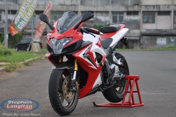 Modified-Bajaj-Pulsar-220-Rouser-220-Pics-Front