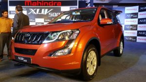 2015-mahindra-xuv500-new-model-pics-sunset-orange-headlight