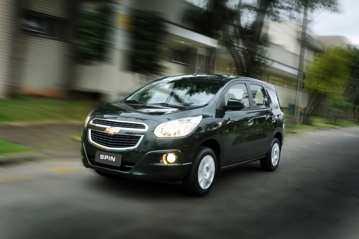 chevrolet-spin-black-front-angle
